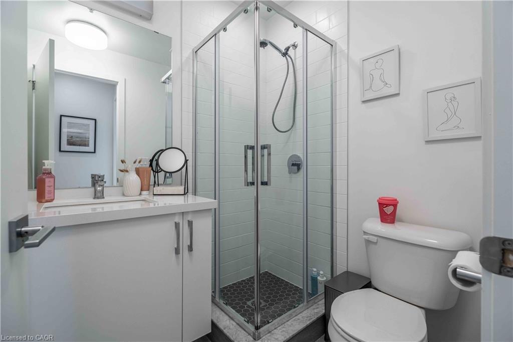 306-455 Charlton Avenue E, Hamilton, ON - Indoor Photo Showing Bathroom