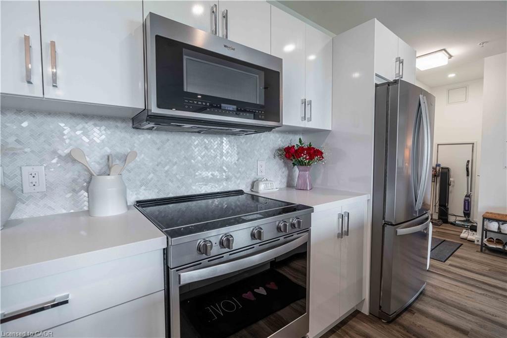 306-455 Charlton Avenue E, Hamilton, ON - Indoor Photo Showing Kitchen With Stainless Steel Kitchen With Upgraded Kitchen