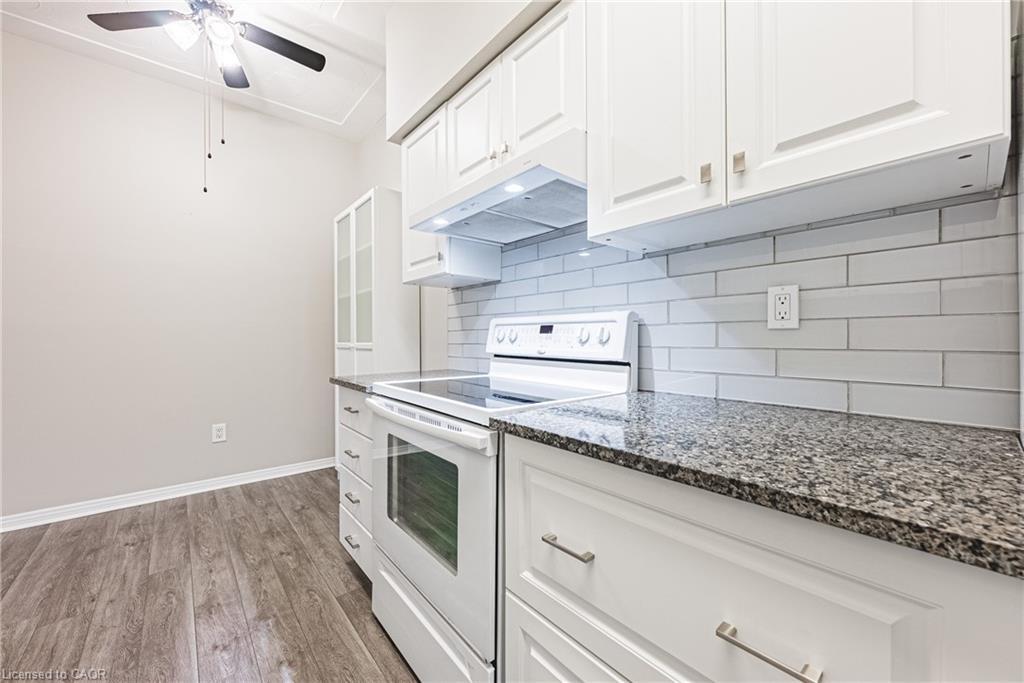 104-30 Harrisford Street, Hamilton, ON - Indoor Photo Showing Kitchen