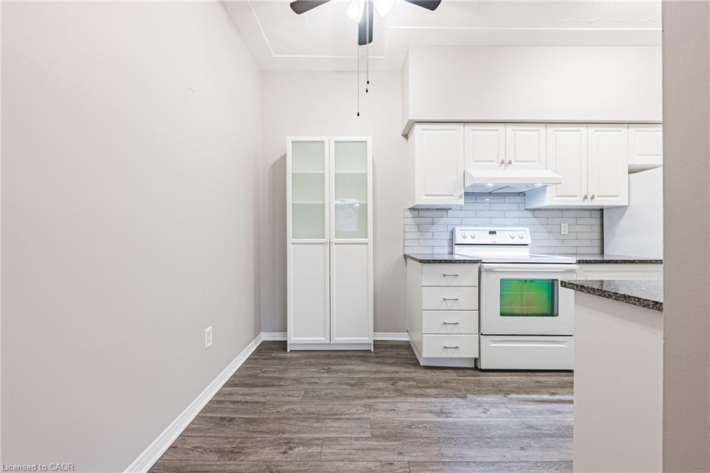 104-30 Harrisford Street, Hamilton, ON - Indoor Photo Showing Kitchen