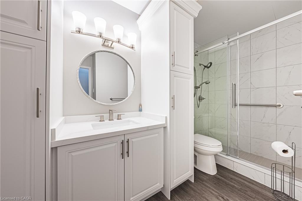 104-30 Harrisford Street, Hamilton, ON - Indoor Photo Showing Bathroom