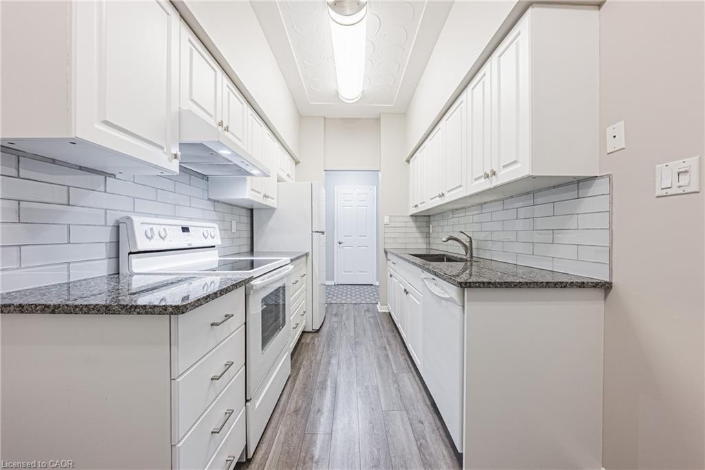 104-30 Harrisford Street, Hamilton, ON - Indoor Photo Showing Kitchen With Upgraded Kitchen