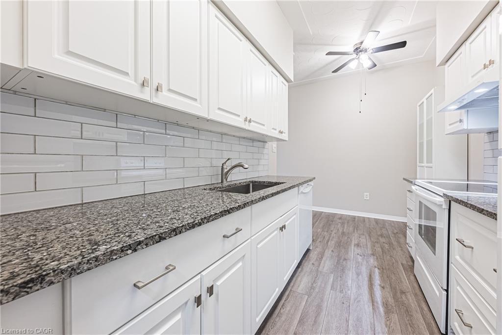 104-30 Harrisford Street, Hamilton, ON - Indoor Photo Showing Kitchen With Upgraded Kitchen