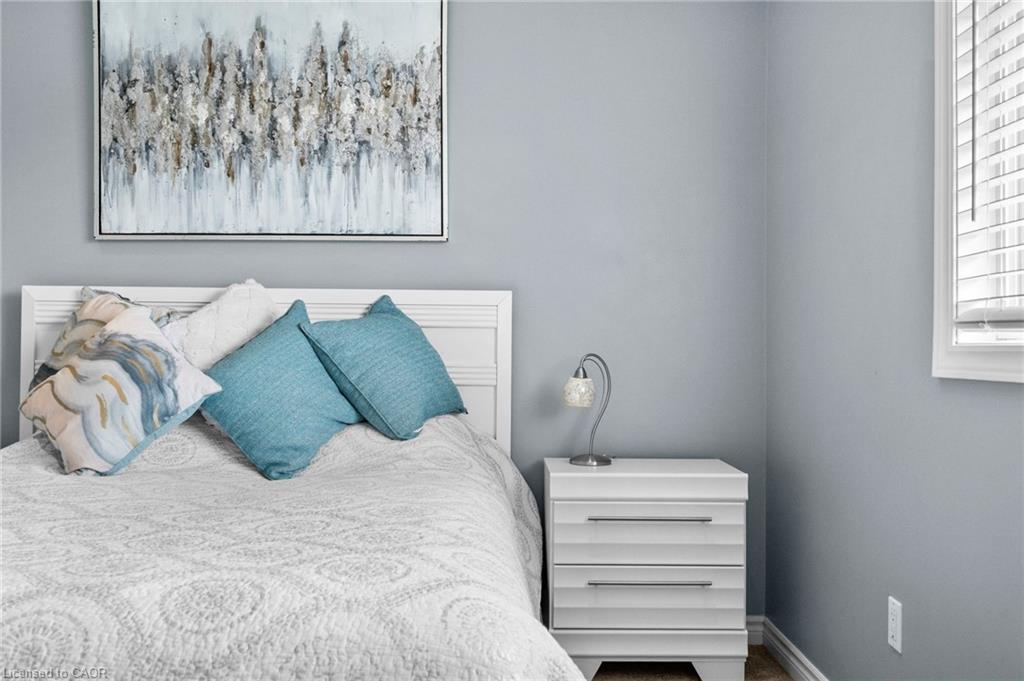 76 Balmoral Place, Barrie, ON - Indoor Photo Showing Bedroom