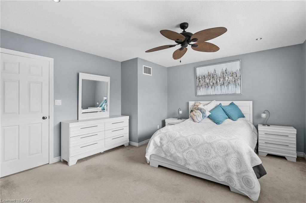 76 Balmoral Place, Barrie, ON - Indoor Photo Showing Bedroom