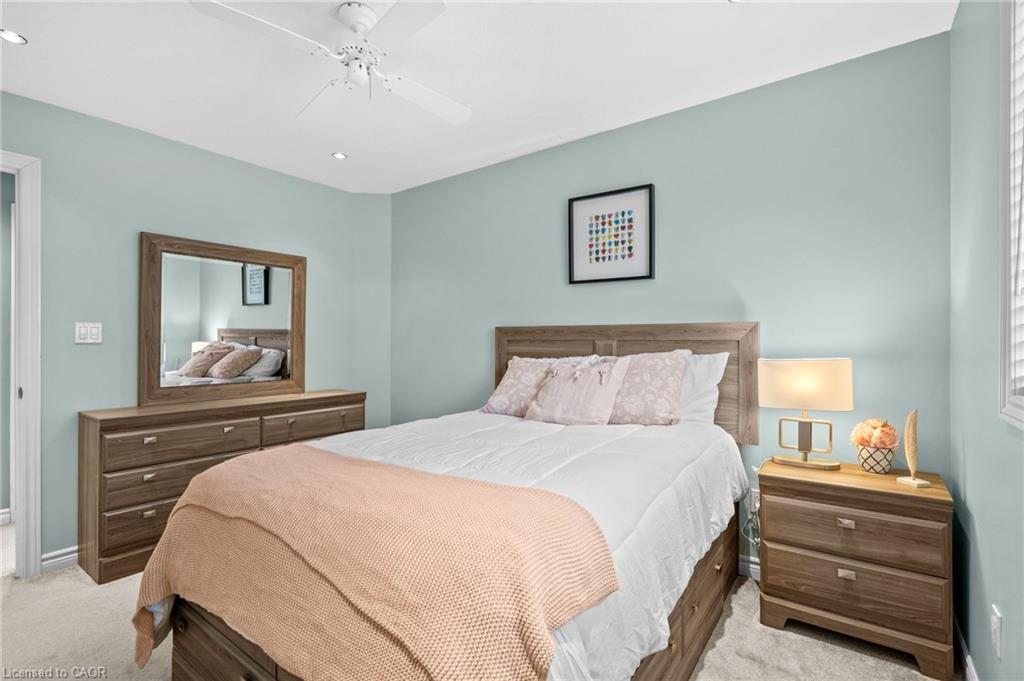 76 Balmoral Place, Barrie, ON - Indoor Photo Showing Bedroom