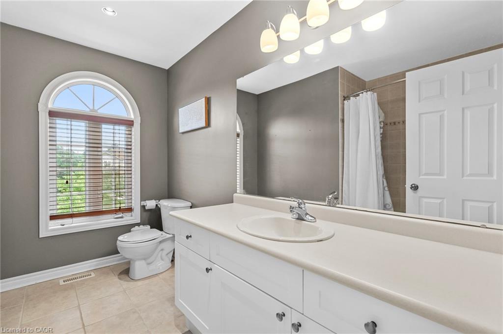 76 Balmoral Place, Barrie, ON - Indoor Photo Showing Bathroom