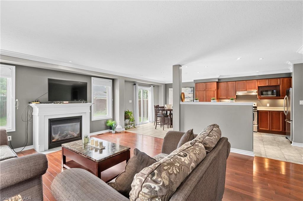 76 Balmoral Place, Barrie, ON - Indoor Photo Showing Living Room With Fireplace