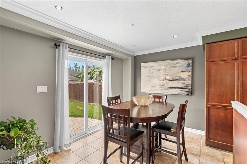 76 Balmoral Place, Barrie, ON - Indoor Photo Showing Dining Room