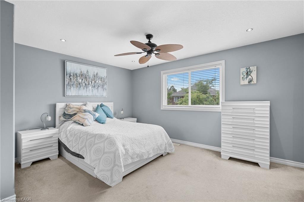 76 Balmoral Place, Barrie, ON - Indoor Photo Showing Bedroom