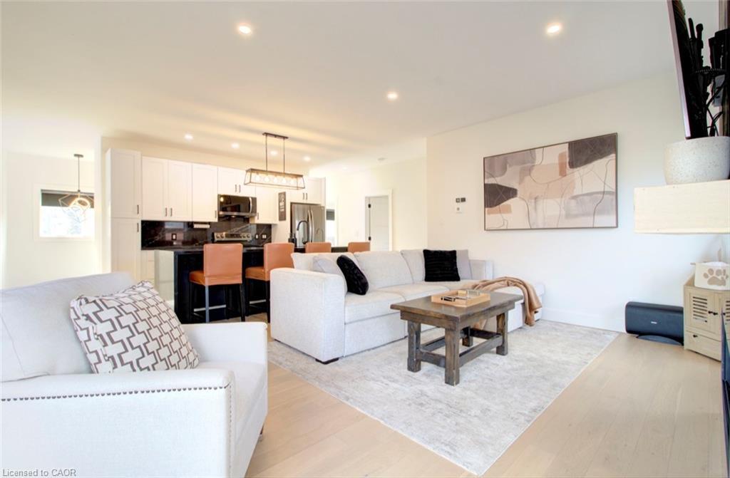 134 Aiken Street, Meaford, ON - Indoor Photo Showing Living Room