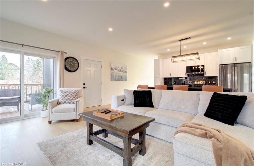 134 Aiken Street, Meaford, ON - Indoor Photo Showing Living Room