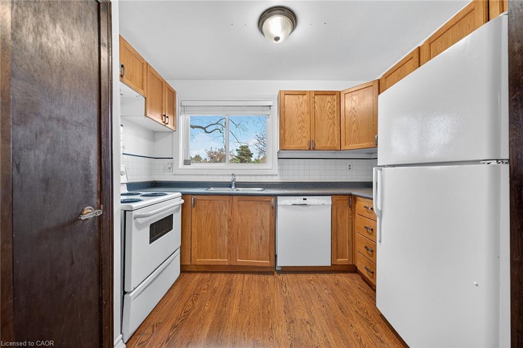 83 Fonthill Road, Hamilton, ON - Indoor Photo Showing Kitchen