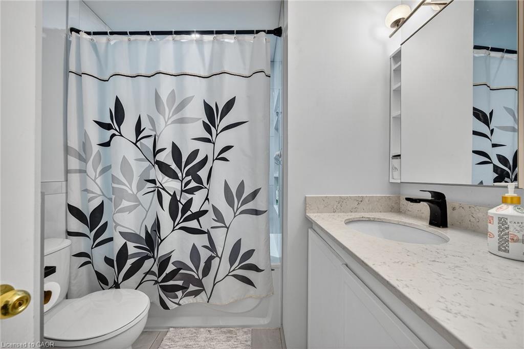 83 Fonthill Road, Hamilton, ON - Indoor Photo Showing Bathroom