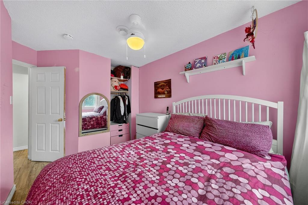 83 Fonthill Road, Hamilton, ON - Indoor Photo Showing Bedroom
