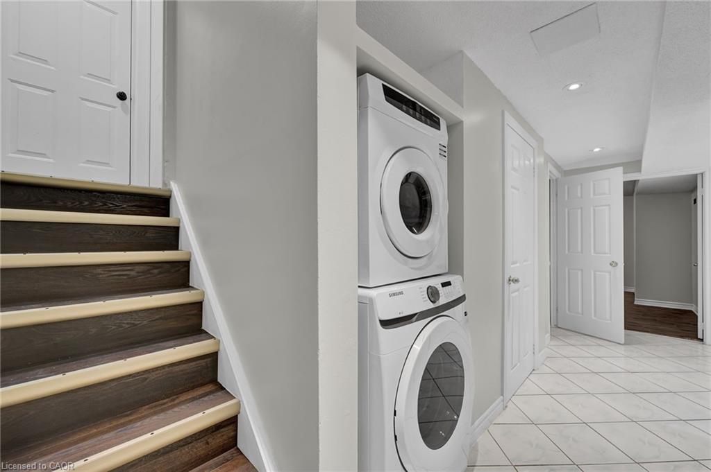 1157 Charminster Crescent, Mississauga, ON - Indoor Photo Showing Laundry Room