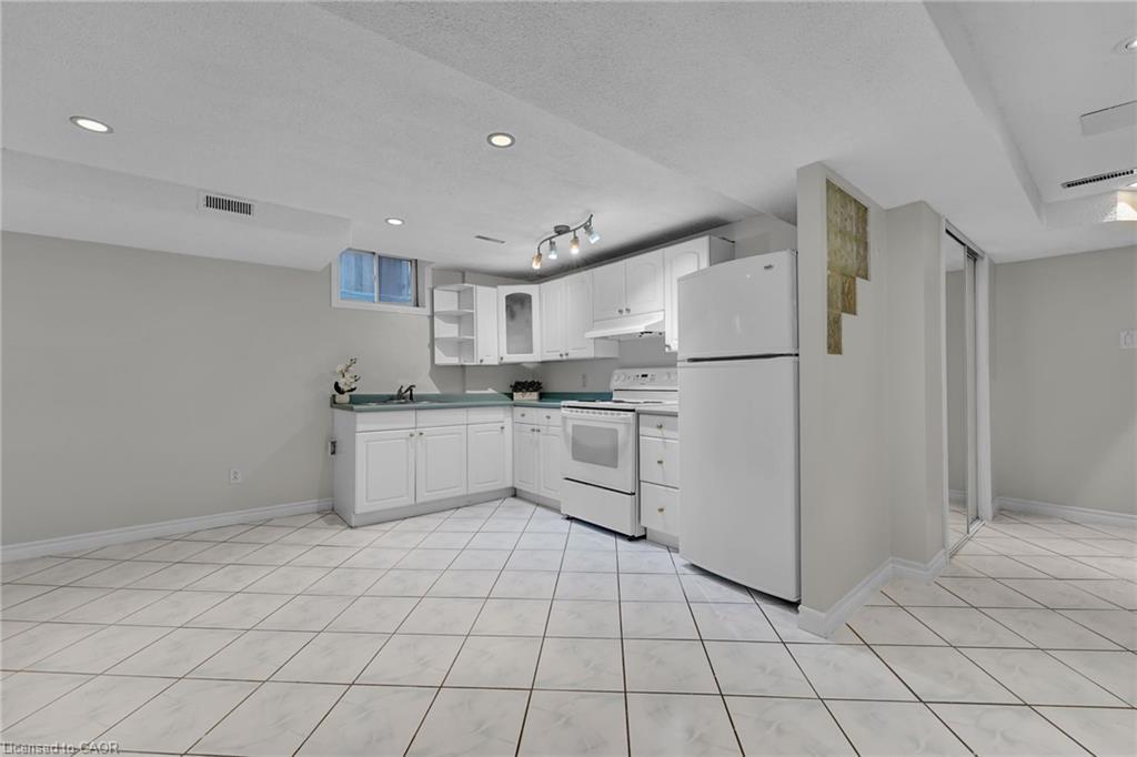 1157 Charminster Crescent, Mississauga, ON - Indoor Photo Showing Kitchen