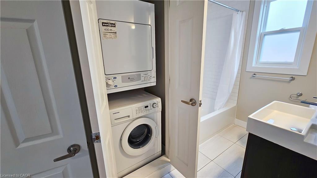 403-1544 King Street E, Hamilton, ON - Indoor Photo Showing Laundry Room