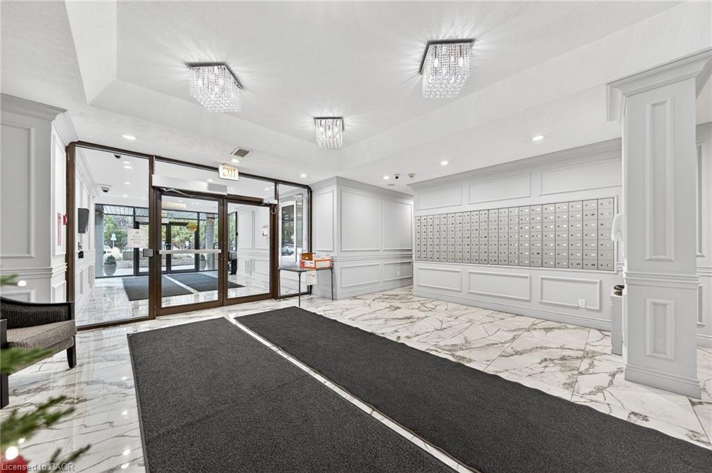 810-237 King Street W, Cambridge, ON - Indoor Photo Showing Other Room