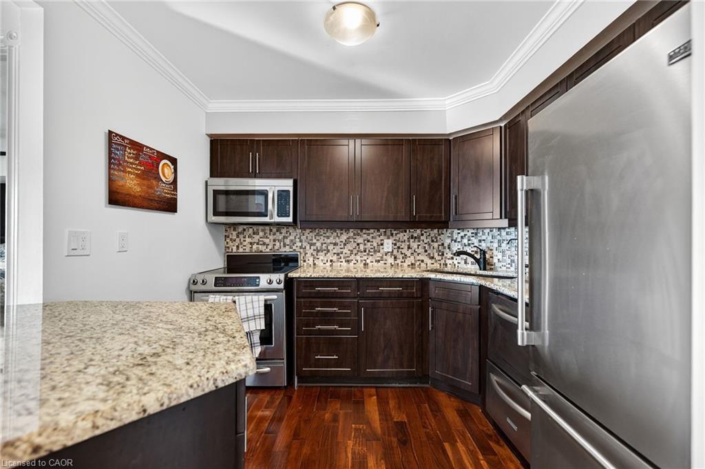 810-237 King Street W, Cambridge, ON - Indoor Photo Showing Kitchen