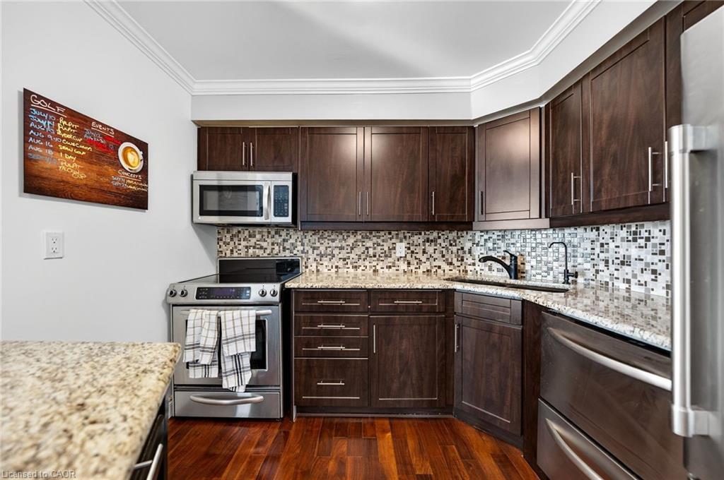 810-237 King Street W, Cambridge, ON - Indoor Photo Showing Kitchen
