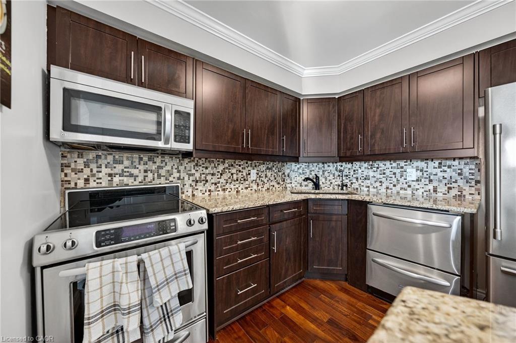 810-237 King Street W, Cambridge, ON - Indoor Photo Showing Kitchen