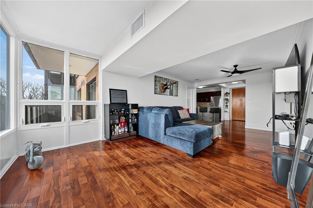 810-237 King Street W, Cambridge, ON - Indoor