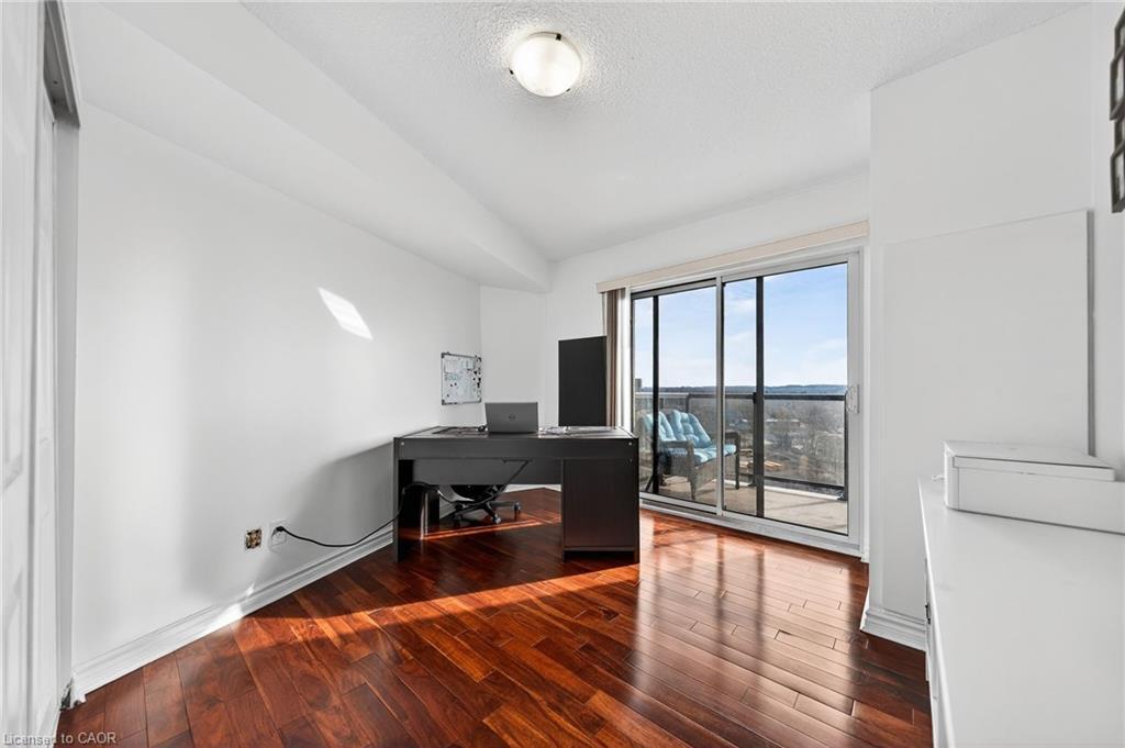 810-237 King Street W, Cambridge, ON - Indoor Photo Showing Other Room