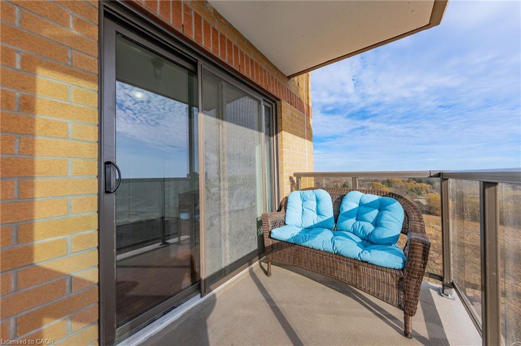 810-237 King Street W, Cambridge, ON - With Exterior