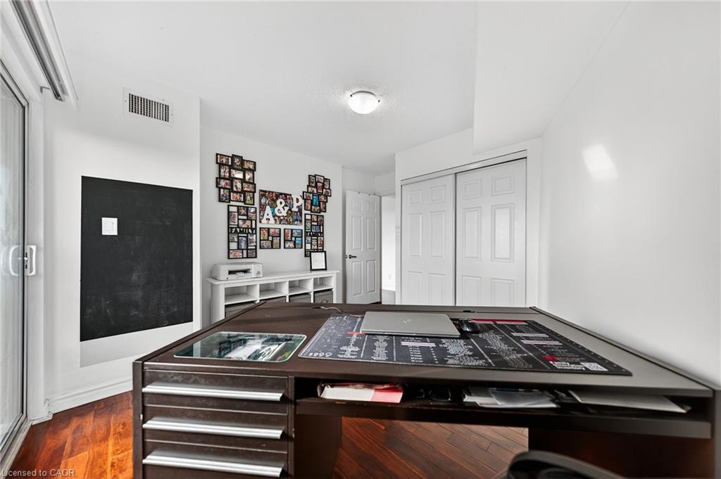 810-237 King Street W, Cambridge, ON - Indoor Photo Showing Other Room