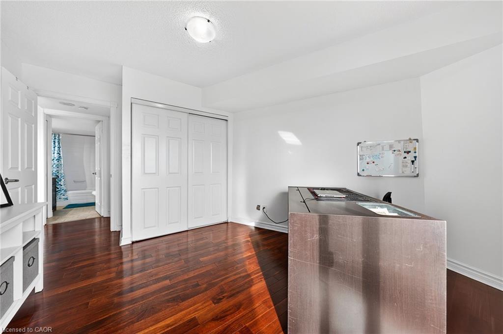 810-237 King Street W, Cambridge, ON - Indoor