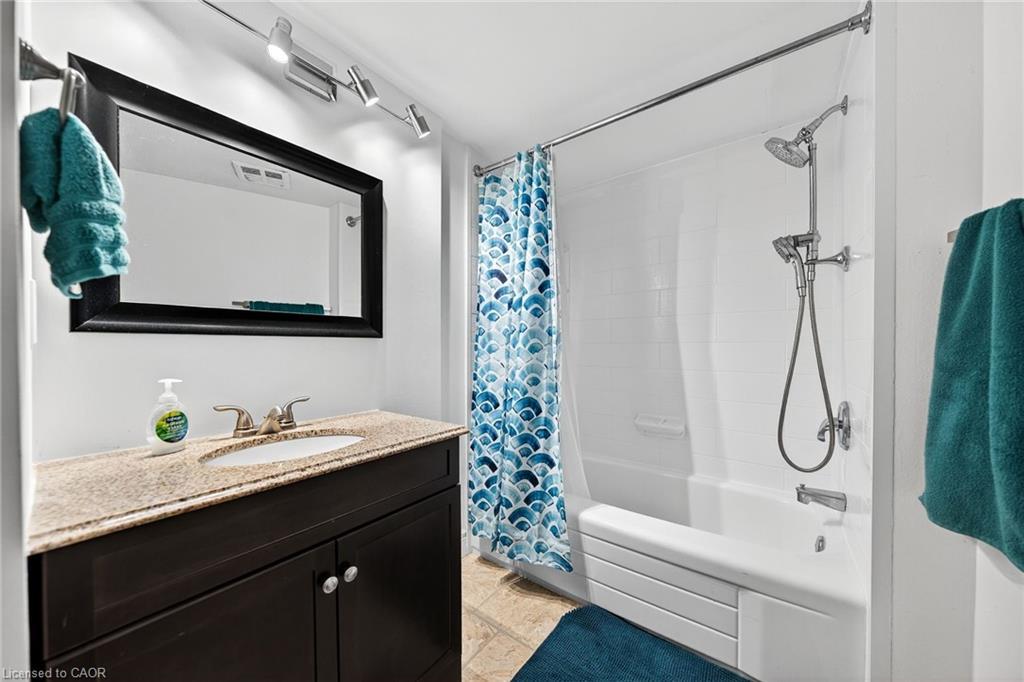 810-237 King Street W, Cambridge, ON - Indoor Photo Showing Bathroom