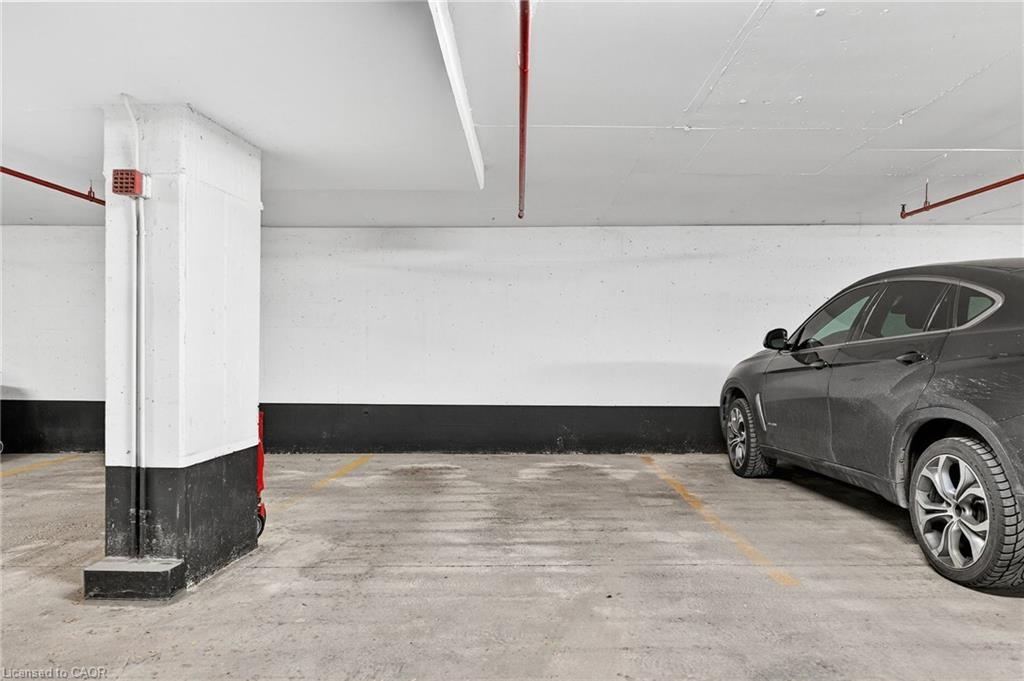 810-237 King Street W, Cambridge, ON - Indoor Photo Showing Garage