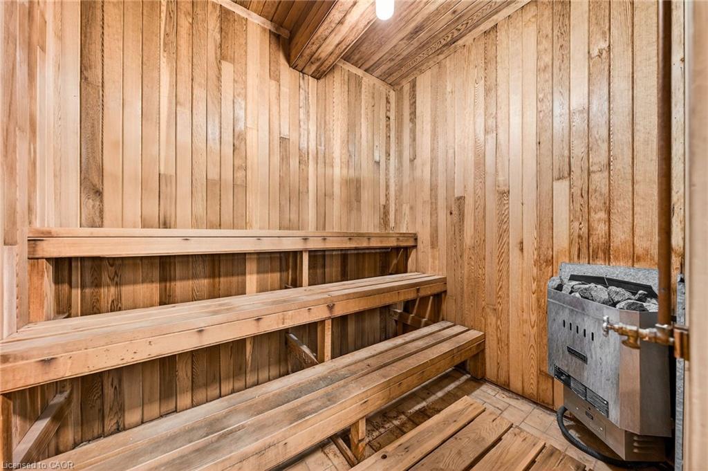 810-237 King Street W, Cambridge, ON - Indoor Photo Showing Other Room