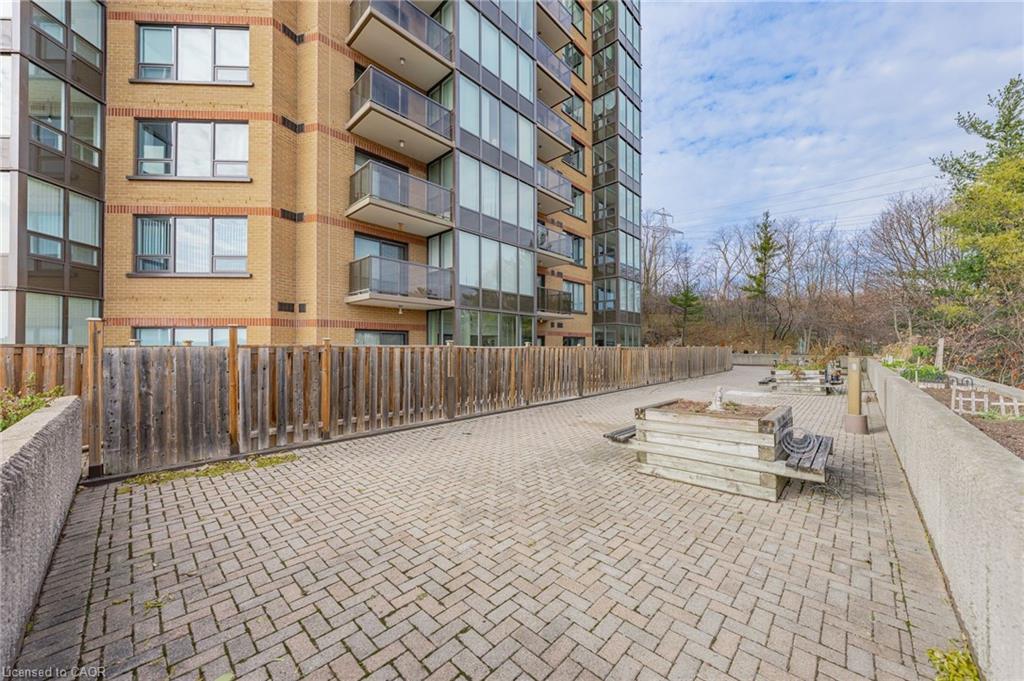 810-237 King Street W, Cambridge, ON - Outdoor