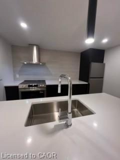 2-286 East 45Th Street, Hamilton, ON - Indoor Photo Showing Kitchen With Double Sink