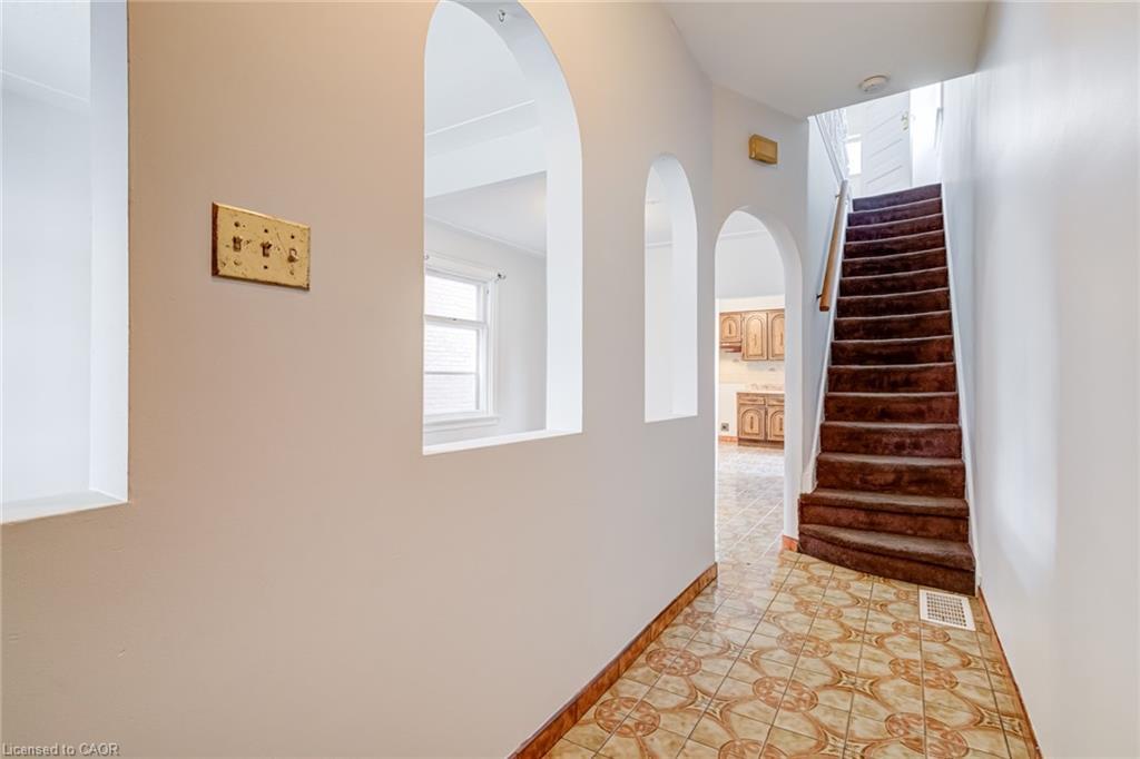 53 Sherman Avenue N, Hamilton, ON - Indoor Photo Showing Other Room
