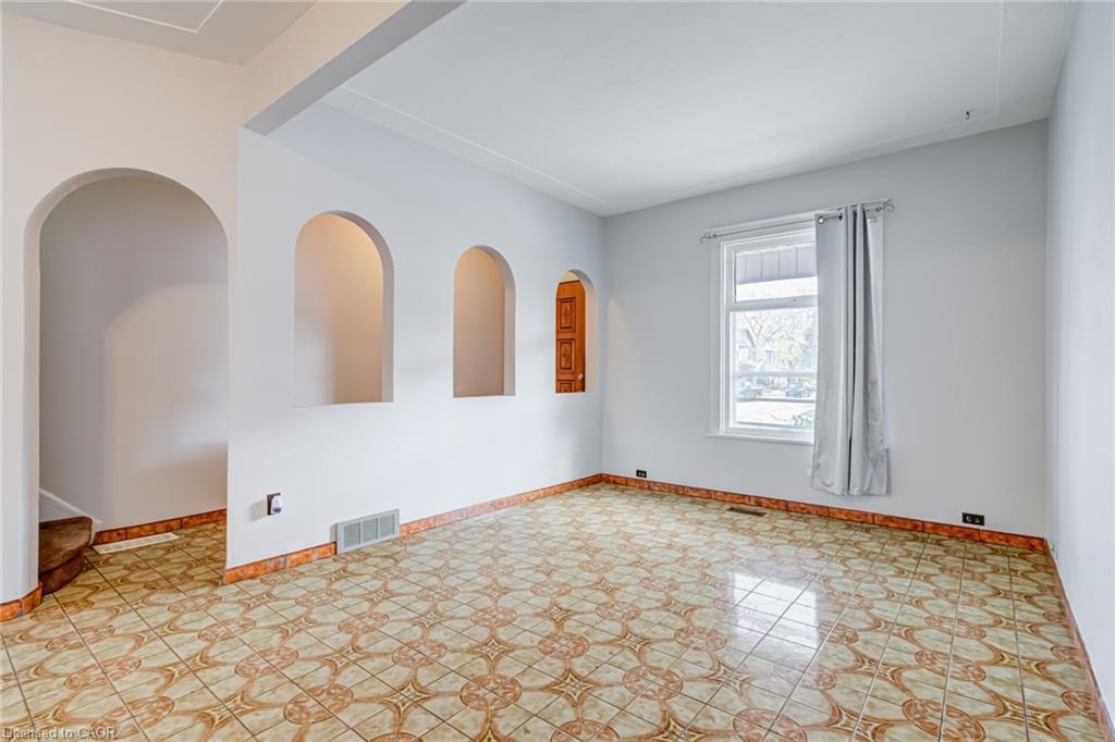 53 Sherman Avenue N, Hamilton, ON - Indoor Photo Showing Other Room