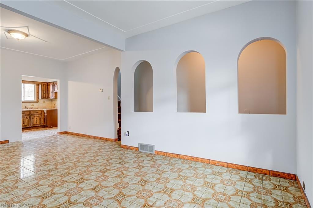 53 Sherman Avenue N, Hamilton, ON - Indoor Photo Showing Other Room