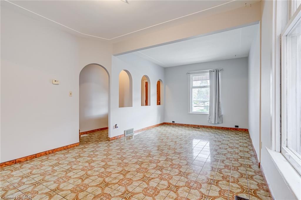 53 Sherman Avenue N, Hamilton, ON - Indoor Photo Showing Other Room