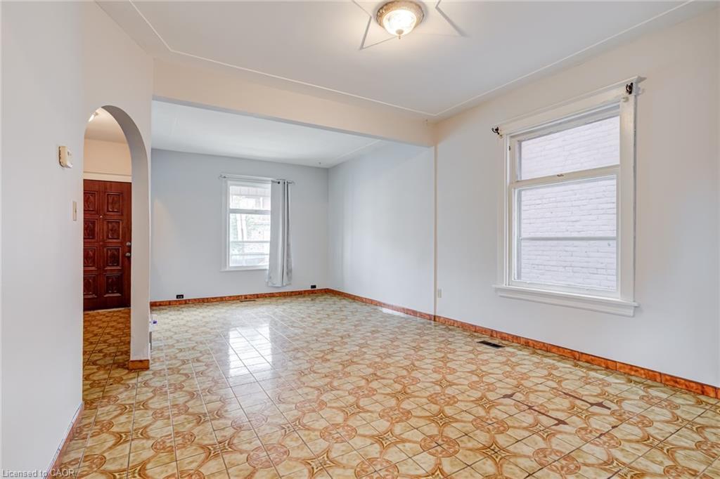53 Sherman Avenue N, Hamilton, ON - Indoor Photo Showing Other Room