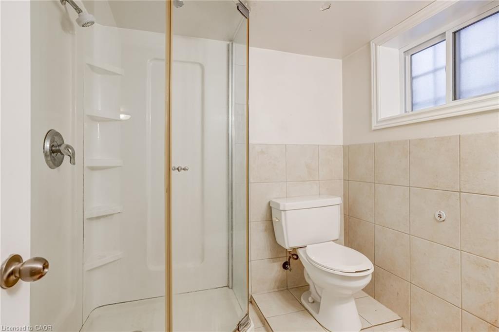 53 Sherman Avenue N, Hamilton, ON - Indoor Photo Showing Bathroom
