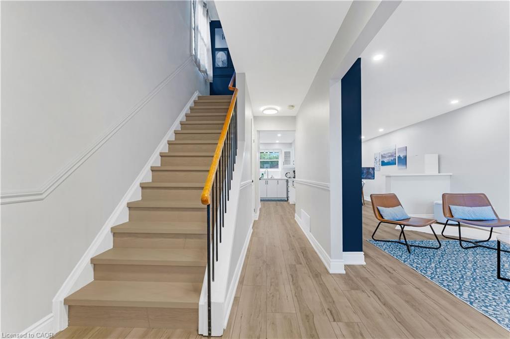 2258 Manchester Drive, Burlington, ON - Indoor Photo Showing Other Room