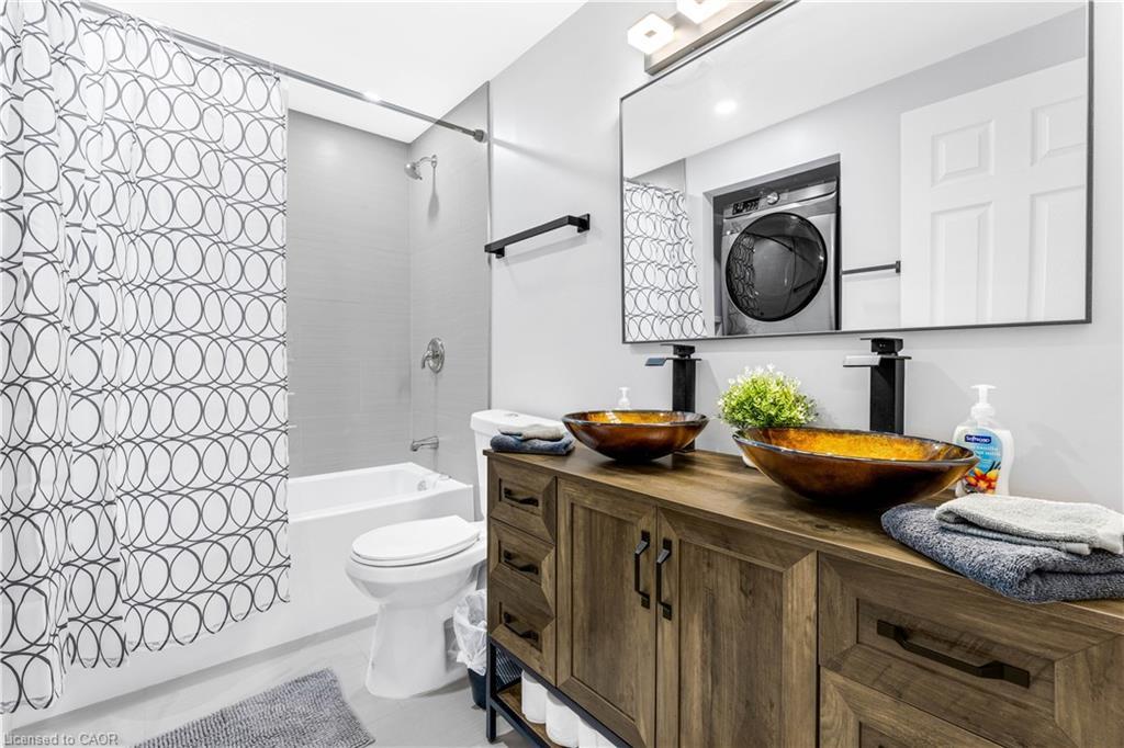 2258 Manchester Drive, Burlington, ON - Indoor Photo Showing Bathroom