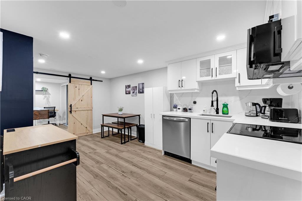 2258 Manchester Drive, Burlington, ON - Indoor Photo Showing Other Room