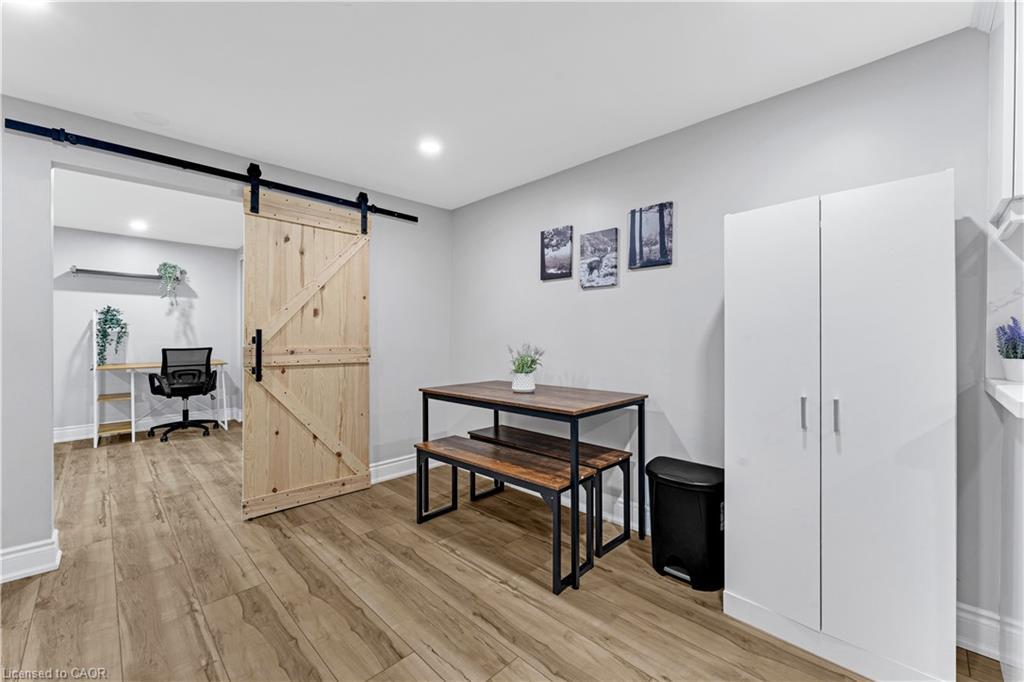 2258 Manchester Drive, Burlington, ON - Indoor