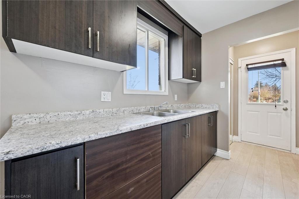 B-501 Kingscourt Drive, Waterloo, ON - Indoor Photo Showing Kitchen With Double Sink