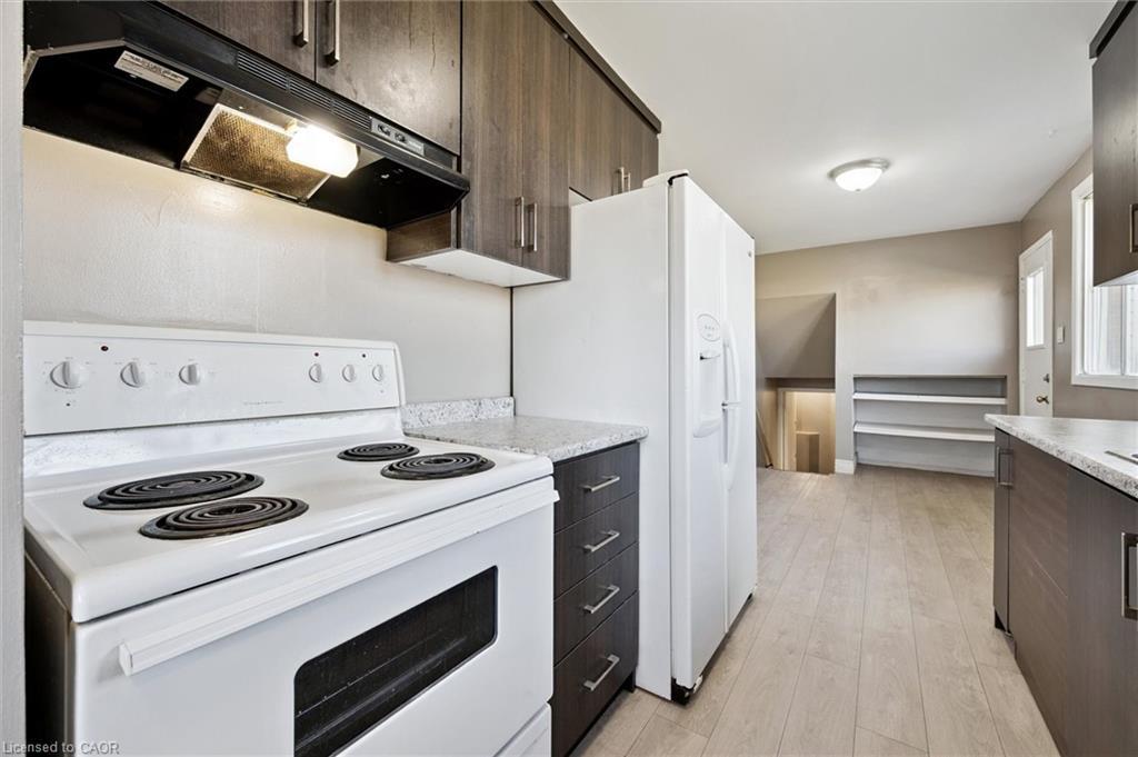 B-501 Kingscourt Drive, Waterloo, ON - Indoor Photo Showing Kitchen