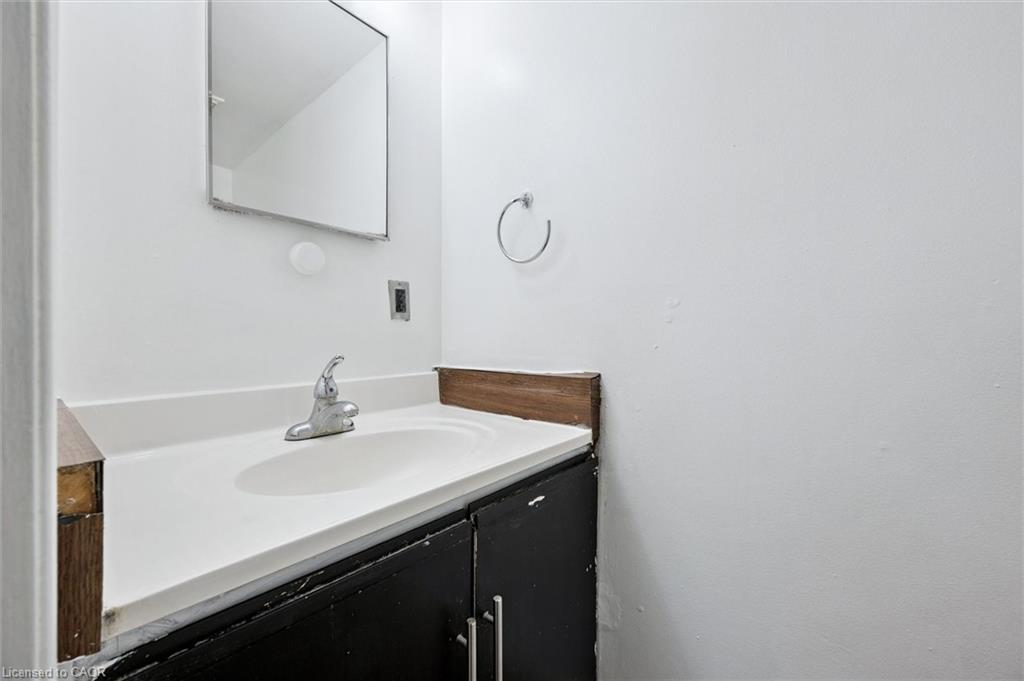 B-501 Kingscourt Drive, Waterloo, ON - Indoor Photo Showing Bathroom