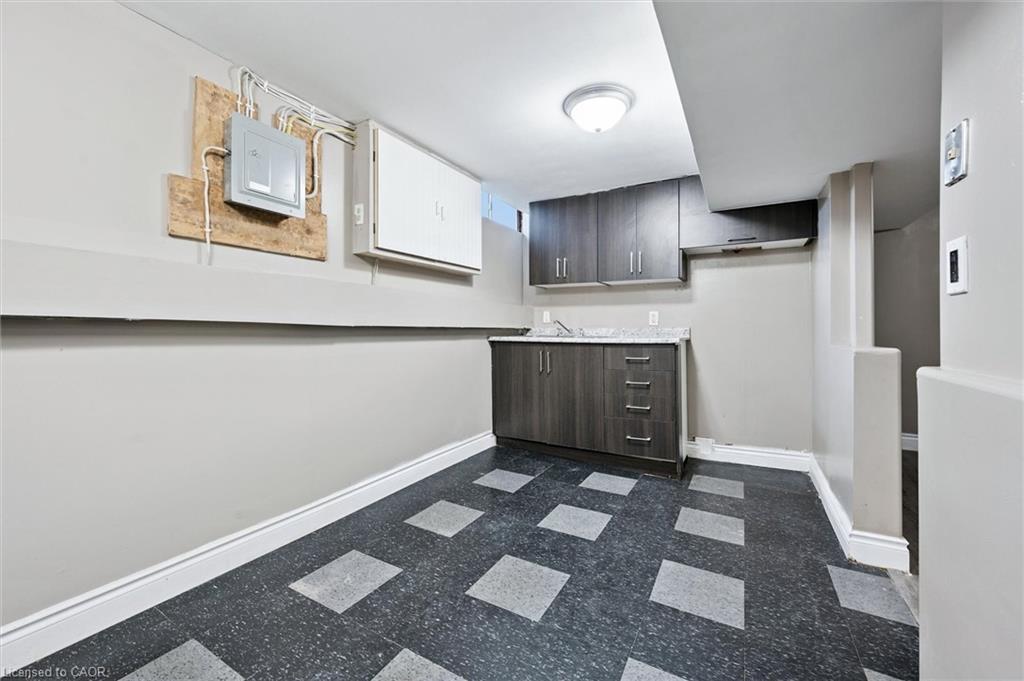 B-501 Kingscourt Drive, Waterloo, ON - Indoor